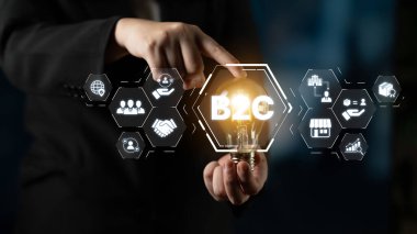 B2C stratejisi doğrudan tüketiciye dağıtım ürünlerine odaklanıyor. Başarılı B2C modeli tüketici katılımını artırır, B2C lojistiğini düzene sokar ve dijital perakende yoluyla tüketici memnuniyetini artırır. Eğri