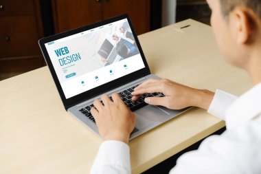 Web sitesi tasarım yazılımı çevrimiçi perakende ticaret ve e-ticaret için model şablonu sağlar