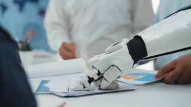 AI güdümlü işbirliği profesyonellere veri destekli iş kararları alma, üretkenliği artırma ve pazar stratejilerini geliştirme olanağı sağlıyor. Noogenesis Yapay Zeka