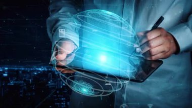 Bir işadamı, günümüz bilgi çağında küresel bağlantı ve teknolojiyi sembolize eden 3 boyutlu bir küre ve çeşitli veri simgelerini gösteren dijital bir tabletle etkileşime girer. Xenic