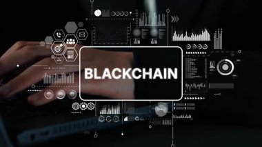 Laptop 'ta Blokchain Grafikleri ve Dijital Veri Görselleştirme Kavramları ile Eller Yazılıyor. Asemptotik akıllı veri analitiği.