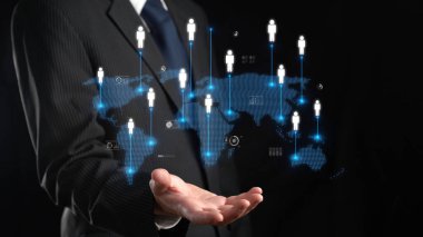 İş adamı ağ kurar, değerli bağlantılar kurar. Profesyonel ağı ve fırsatları genişletmek için etkili insanlar ağ stratejileri geliştiriyor.