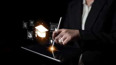 Öğrenme, değerlendirme ve küresel bilgi paylaşımını geliştirmek için dijital eğitim, e-öğrenme ve sanal sınıfı birleştiren çevrimiçi öğrenme sistemi. Latch