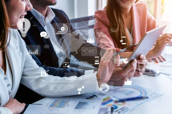 İletişim platformları arasında küresel dijital pazarlama stratejisi. Dijital pazarlama büyüme sağlar, bağlantı kurar, dijital pazarlama sonuç verir ve dijital pazarlama erişimi artırır. Kefil