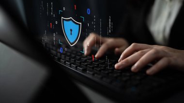 Siber güvenlik, güçlü altyapı ve proaktif dijital savunma stratejileri kullanarak güvenlik ihlalleri, hacklemeler ve ağ saldırılarına karşı korur. Latch