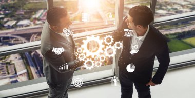 Güçlü takım çalışması takım dinamiklerini birleşik bir iş vizyonuyla hizalayan işbirliği, ortak hedefler ve iletişim stratejileri yoluyla verimliliği artırır. Kefil