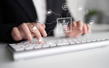 Çok kanallı pazarlama ve çevrimiçi alışveriş stratejileri, platformlar arası müşteri deneyimi, marka birleşmesi ve dijital kanallar arasında entegre pazarlama iletişimi. Eğri