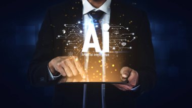 LLM 'de yapay zeka asistanı, büyük veriler, makine öğrenimi ve üretken yapay zeka gücü gelişmiş iş uygulamaları için ajanssal yapay zekayı destekliyor. Kefil