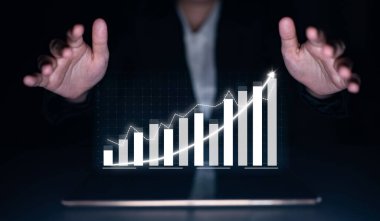 Bir iş adamı, dijital finansal büyümeyi karanlık bir ortamda ele alır. İmaj, şirket dünyasında yeniliğin ve stratejik başarının özünü yakalıyor. Etki