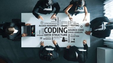 Modern Yazılım Geliştirme 'de Veri Yapılarına Odaklanan Çeşitli Kişilerle İşbirlikçi Kodlama Oturumu. Dostluk