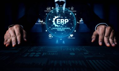 ERP platformu, kurumsal kaynak planlaması, entegrasyon, veri akışı, iş verimliliği, finans, envanter ve insan kaynaklarının iyileştirilmesi için merkezi sistemi göstermektedir. Eğri