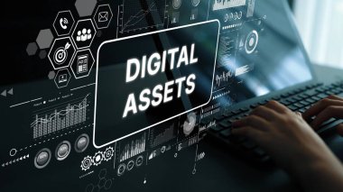 Eller Klavyede Dijital Varlıklar Konsepti ve Modern Ofis Ayarlarında Ekranda Veri Görselleştirme Elementleri ile Yazıyor. Asemptotik akıllı veri analitiği.