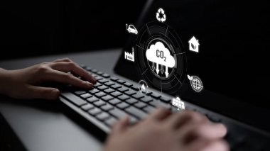 Ağ sıfır ve CO2 azaltma stratejileri daha yeşil bir gelecek için sürdürülebilirliği, yenilenebilir enerjiyi ve iklime duyarlı iş uygulamalarını teşvik etmektedir. Latch