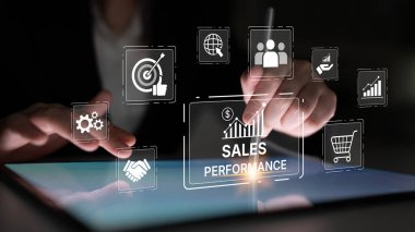 Sayısal satış performans gösterge paneli satış performans ölçümlerini, performans eğilimlerini, satış performans analizlerini ve iş bağlamında satış artışını gösteriyor. Eğri