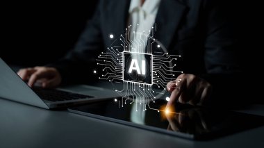 LLM 'de yapay zeka asistanı, büyük veriler, makine öğrenimi ve üretken yapay zeka gücü gelişmiş iş uygulamaları için ajanssal yapay zekayı destekliyor. Latch