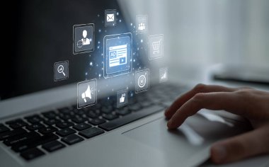 Çevrimiçi reklamlar ve dijital pazarlama markaların büyümesine yardımcı oluyor. İçerik pazarlaması bağlılığı arttırır. Pazarlama araçları ROI 'yi destekliyor. Etkili reklamlar ve pazarlama çevrimiçi iş başarısı. Eğri