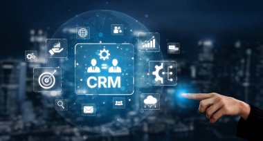 CRM platformları veri analizi, CRM iletişim araçları ve otomasyon yoluyla müşteri ilişkilerini geliştirir. CRM sistemleri müşteri yönetimi, izleme ve CRM ilişki başarısını destekler. Eğri