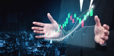 İşadamı, City Skyline Arkaplan Çarpışmasına Karşı Dijital Arayüz Haritasıyla Finansal Verileri Sunuyor.