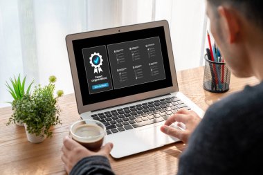 Çevrimiçi ürün sertifikası, önemli bir başarı. Ürün sertifikasını geçirerek kaliteye ve güvenilirliğe olan bağlılığını gösteriyor. canlı