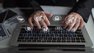 Proje yönetimi paneli proje yönetimi stratejisini, planlama, proje yönetimi iş akışını ve daha iyi koordinasyon için proje yönetim ikonlarını gösteriyor. Muxer