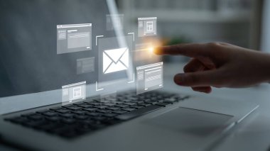 Verimli, profesyonel dijital iş operasyonları için e-posta verimliliği araçları iletişimi, gelen kutusu denetimini ve iş akışını geliştirir. Latch