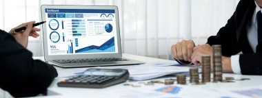 İş veri paneli, pazarlama stratejisi planlaması için iş zekası analizi sunar. Müşteri taleplerini analiz etmek ve iş dünyasının geleceğini önceden görmek için büyük veriler sunulur.