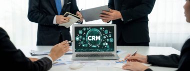 CRM işletme ve işletme için canlı bilgisayarda müşteri ilişkileri yönetim sistemi