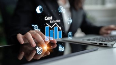 Dijital dönüşüm, uzun vadeli iş başarısı için süreç optimizasyonu, kaynak verimliliği ve finansal tasarruflar yoluyla maliyetleri düşürür. Latch