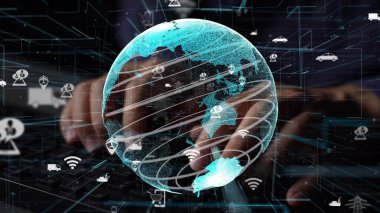 Elleri klavyede yazan, teknolojiyi, veri transferini ve iletişimi sembolize eden, dijital bir küre aracılığıyla küresel bağlantıyı tasvir eden kavramsal bir görüntü. Xenic