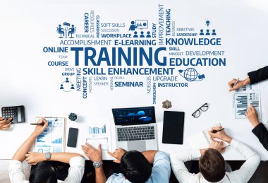 Antrenman ve beceri geliştirme kavramlarını gösteren canlı bir çalışma alanı. Bu resim takım çalışmasını vurgular ve etkili öğrenme ve kariyer büyümesi için araçları vurgular. Dostluk