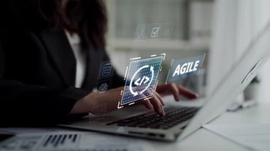 Çevik geliştirme için takımları ve çevik planlamayı kullanan çevik proje yönetimi. Çevik olmak, modern iş akışlarına göre esneklik, işbirliği ve sürekli gelişime olanak sağlar. Muxer