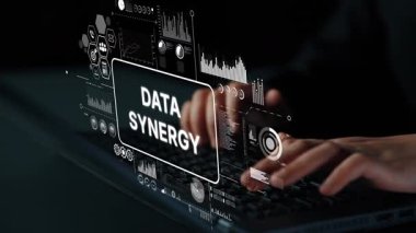Innovative Technology and Business Analysis için Bilgisayarda Veri Sinerjisi Konsepti ve Dijital Arayüz Elementleri ile Eller Yazıyor. Asemptotik akıllı veri analitiği.