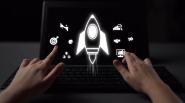Girişim başlatma ve iş büyüme kavramı, roket sembolü, girişimcilik, başlangıç yeniliği ve yeni iş geliştirme ve genişleme için erken aşama başarı stratejileri. Muxer