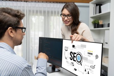 SEO arama motoru optimizasyonu bilgisayar ekranında canlı e-ticaret ve çevrimiçi perakende ticaret için