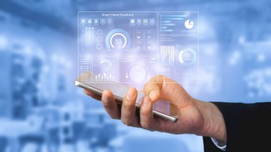 Akıllı ev paneli IOT sistemini yönetir. Akıllı ev paneli sıcaklığı kontrol eder, gösterge paneli enerjiyi izler, akıllı ev tutuş cihazları ve akıllı ev gösterge paneli veriyi izler. Kefil