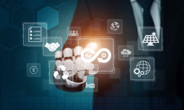 AI, materyalleri takip ederek, enerji kullanımını optimize ederek, emisyonları azaltarak ve akıllı kaynak yönetimi yoluyla sürdürülebilir kalkınmayı destekleyerek dairesel ekonomiyi geliştirir. Kefil