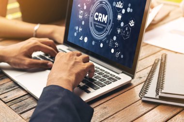 CRM işletme ve işletme için modern bilgisayarda müşteri ilişkileri yönetim sistemi
