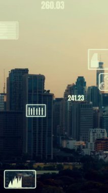 İş verileri analitik arayüzü akıllı şehrin üzerinde uçuyor ve iş zekasının geleceğini değiştiriyor. Stratejik plan için büyük verileri analiz etmek için bilgisayar yazılımı ve yapay zeka kullanılır .