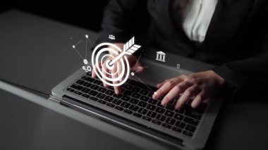 Hedef kitle analizi, müşteri segmentasyonu, kişiselleştirilmiş pazarlama, hedef kitle stratejileri ve akıllı müşteri profilleme yoluyla pazarlama verimliliği gelişimi. Muxer