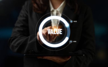 ERP platformları iş süreçlerini optimize eder, verimliliği artırır ve işletmeleri kurumsal kaynak planlaması ve dijital ERP sistem uygulaması yoluyla yürütür. Latch