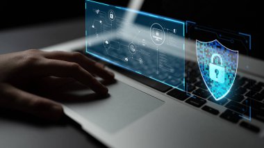 Siber güvenlik, güçlü altyapı ve proaktif dijital savunma stratejileri kullanarak güvenlik ihlalleri, hacklemeler ve ağ saldırılarına karşı korur. Latch