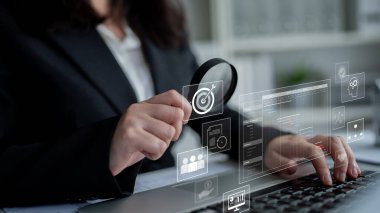 Başarılı iş veya takım projelerinin planlanması, izlenmesi ve yürütülmesi için proje yönetim paneli zaman çizelgesi, görevler, kilometre taşları ve iş akışlarını gösterir