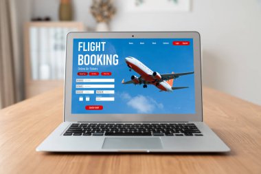 Online uçuş rezervasyon sitesi mod rezervasyon sistemi sağlar. Seyahat teknolojisi kavramı .