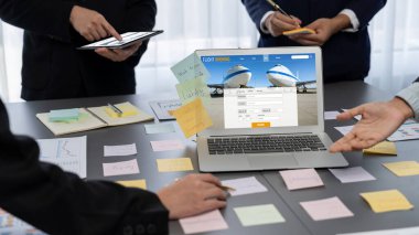 Online uçuş rezervasyon sitesi canlı rezervasyon sistemi sağlar. Seyahat teknolojisi kavramı .