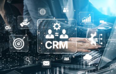 CRM platformları veri analizi, CRM iletişim araçları ve otomasyon yoluyla müşteri ilişkilerini geliştirir. CRM sistemleri müşteri yönetimi, izleme ve CRM ilişki başarısını destekler. Eğri