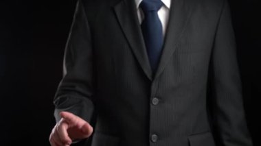 İşadamı, ticari kar artışının gelecekteki hedefe arttığını gösteren imalı bir tablo çizdi. Şirket işlerinin yükselmesi için mükemmel bir mali durum. Finans ve para teknolojisi .