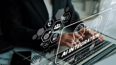 Ofis ortamında teknolojik yenilikler için yapay zeka grafikleri ve veri görselleştirmesi kullanan profesyonel bir iş kadını. Asemptotik akıllı veri analitiği.