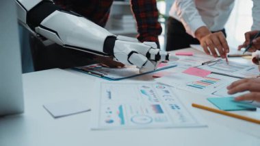 Yapay zeka teknolojisi araştırma ve veri analizinde iş profesyonellerine yardım ederek, yapay zekanın stratejik karar verme mekanizmasındaki etkisini gözler önüne seriyor. Noogenesis Yapay Zeka