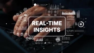 Modern Bilgisayar Ekranında gösterilen Gerçek Zamanlı Sezgilerle Dijital Arayüzle Veri Analizi Yapılıyor. Asemptotik akıllı veri analitiği.