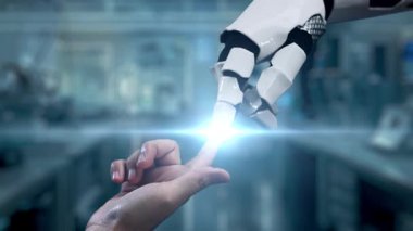 Robot ve insan eliyle insan anatomisi ikonunu işaret ediyor. Robot el ve insanın birlikte çalışırken röntgen hologramıyla bulanık labaratuvarı işaret etmesine yakın çekim. Sağlıklı..